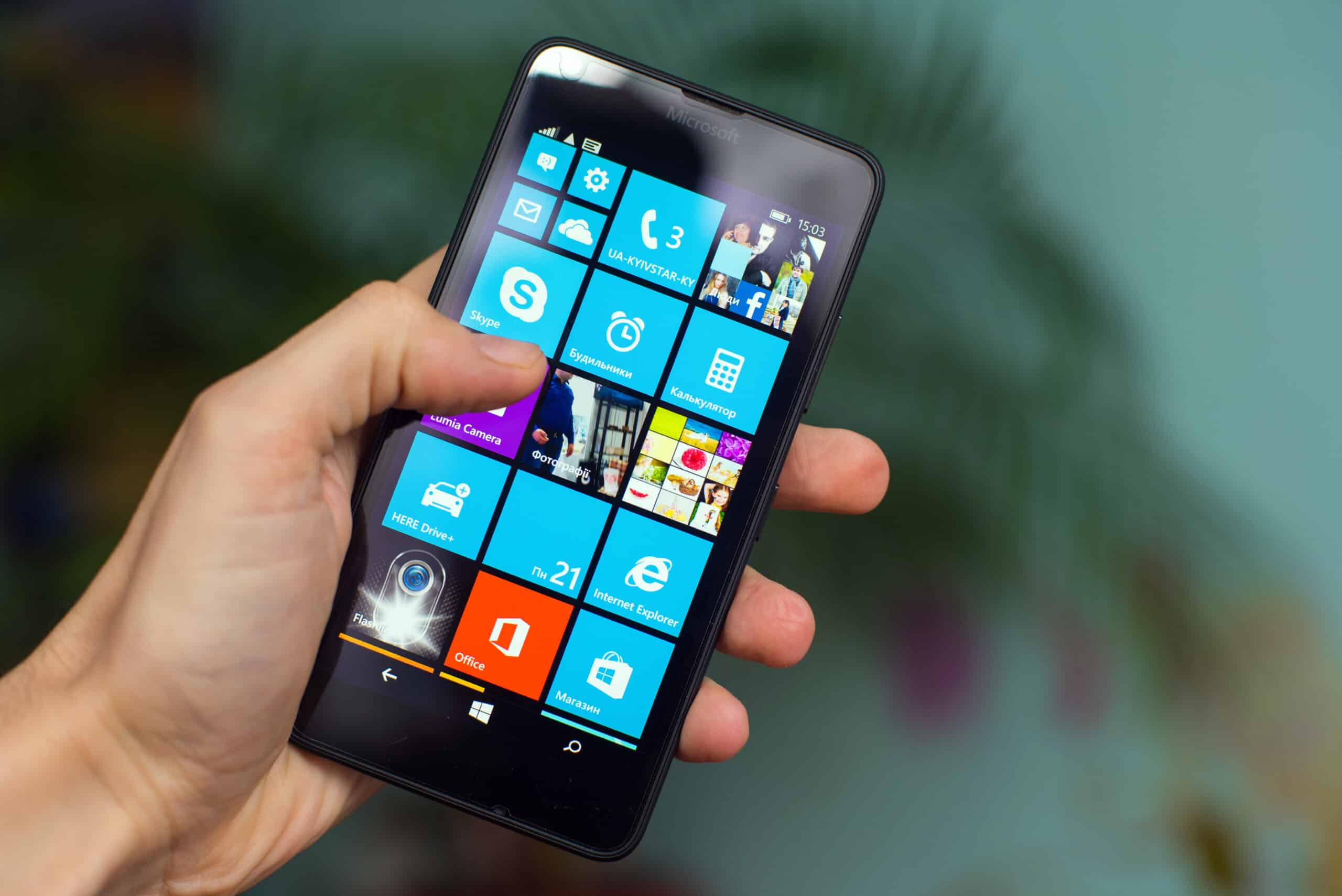 Removing SIM Card From A Windows Phone