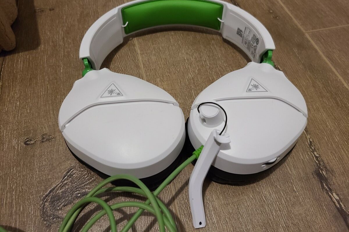 repairing-the-microphone-on-your-headset