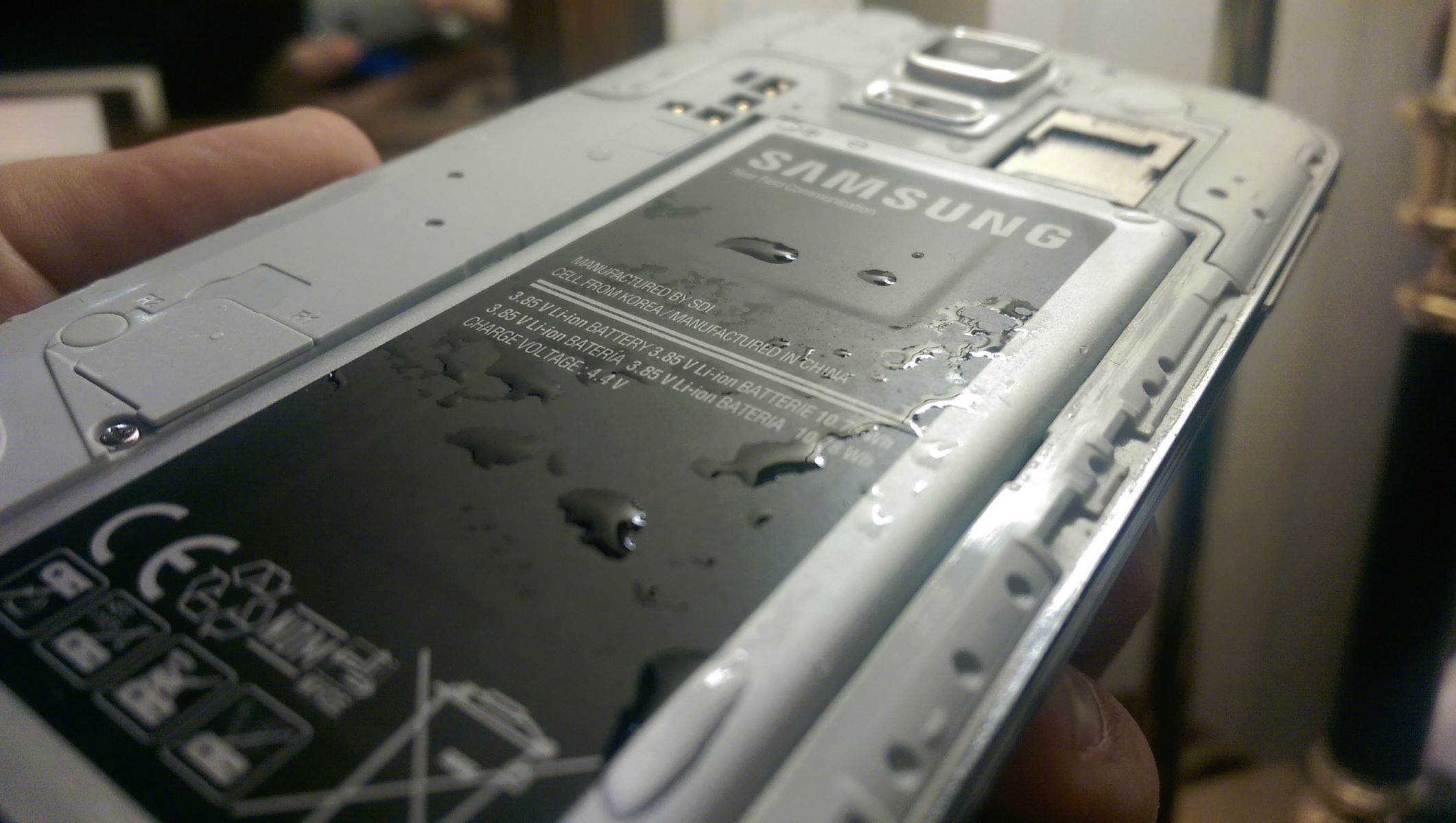 Replacing The Battery In Your Waterproof Phone