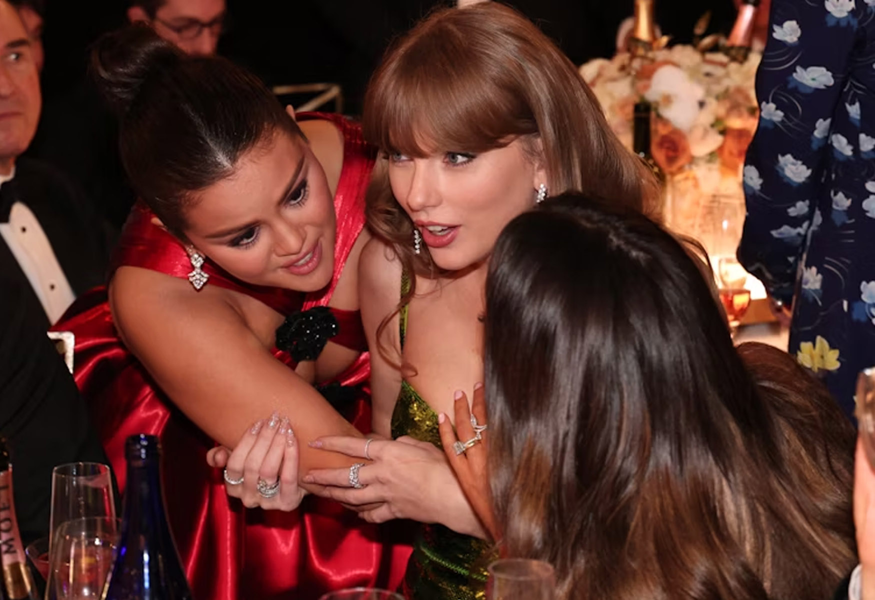 selena-gomezs-whispers-to-taylor-swift-at-golden-globes-spark-speculation