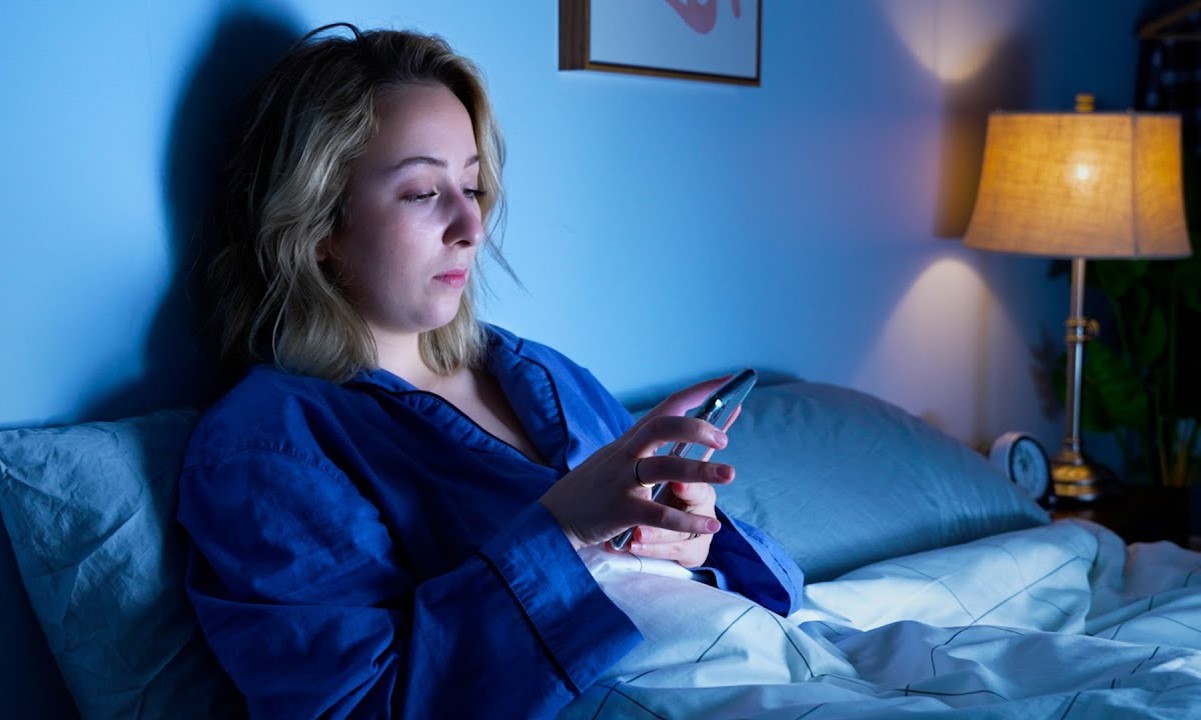 Sleep Hygiene: Establishing A Blue Light Avoidance Routine Before Bed