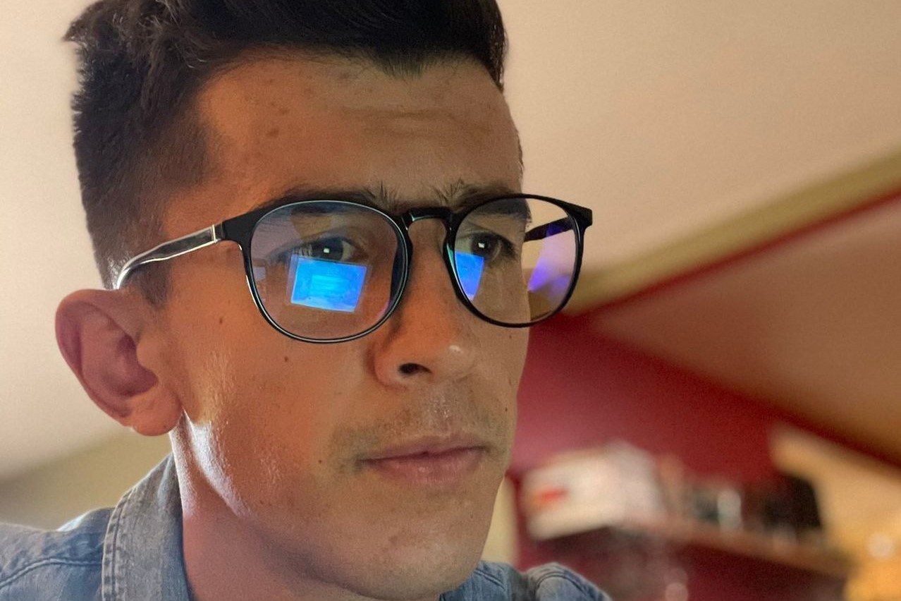 understanding-the-presence-of-blue-light-on-glasses