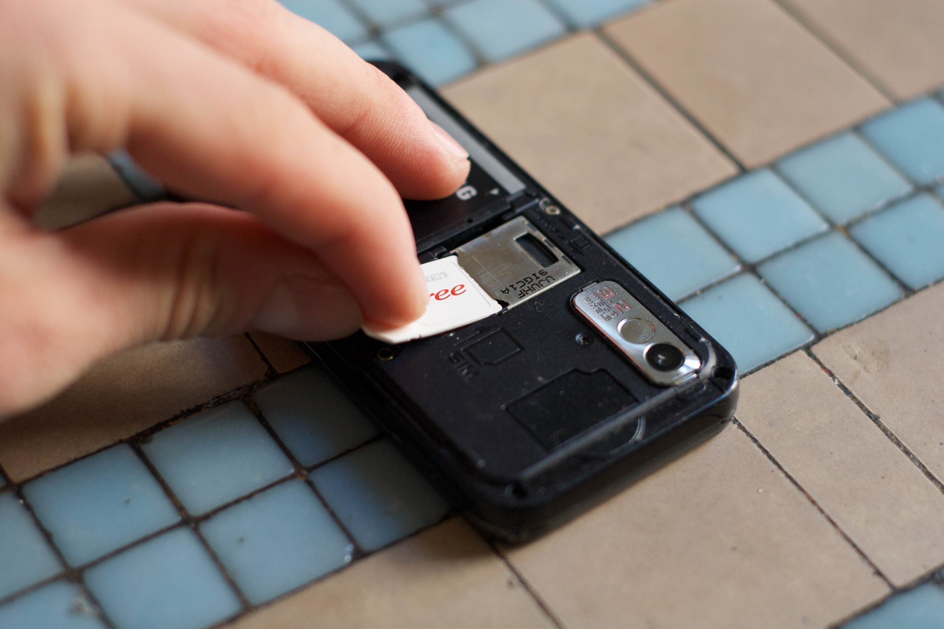 Using Your SIM Card In A Different Phone: What To Expect
