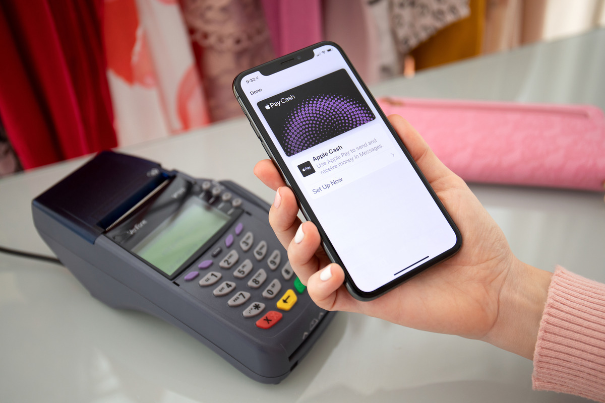 Accessing Apple Pay On IPhone 13 – Easy Tutorial
