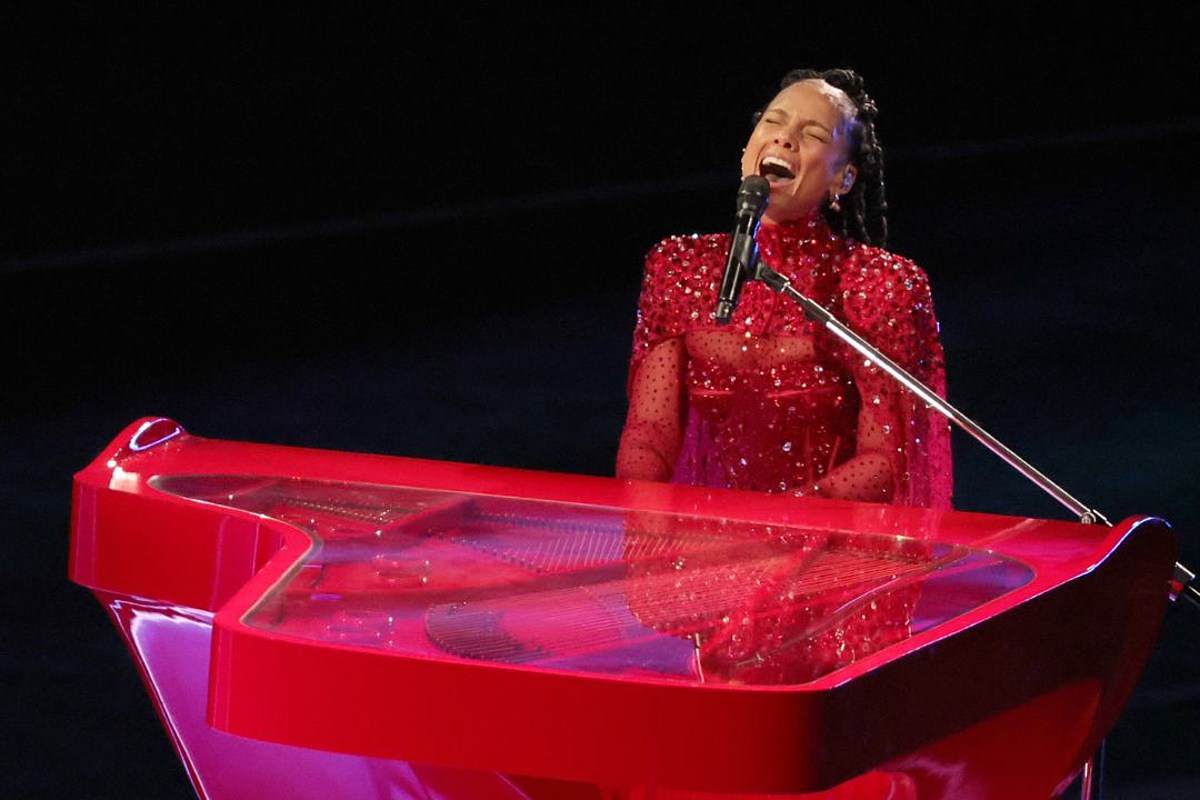 Alicia Keys’ Voice Crack Edited Out Of Super Bowl Halftime Show Performance