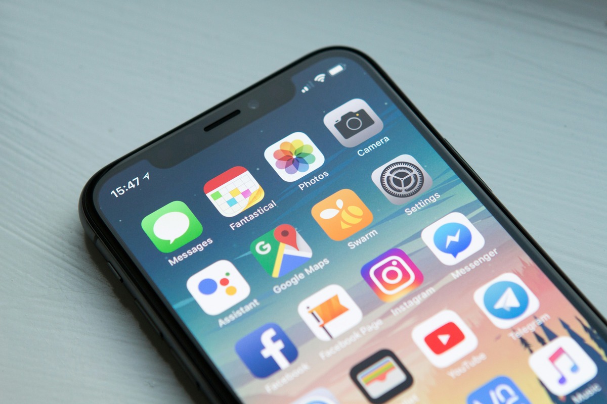 App Management: Closing Applications On IPhone 10