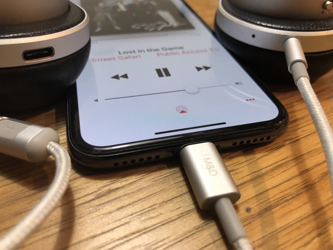 Audio Port Location: Identifying The Headphone Jack On IPhone 13