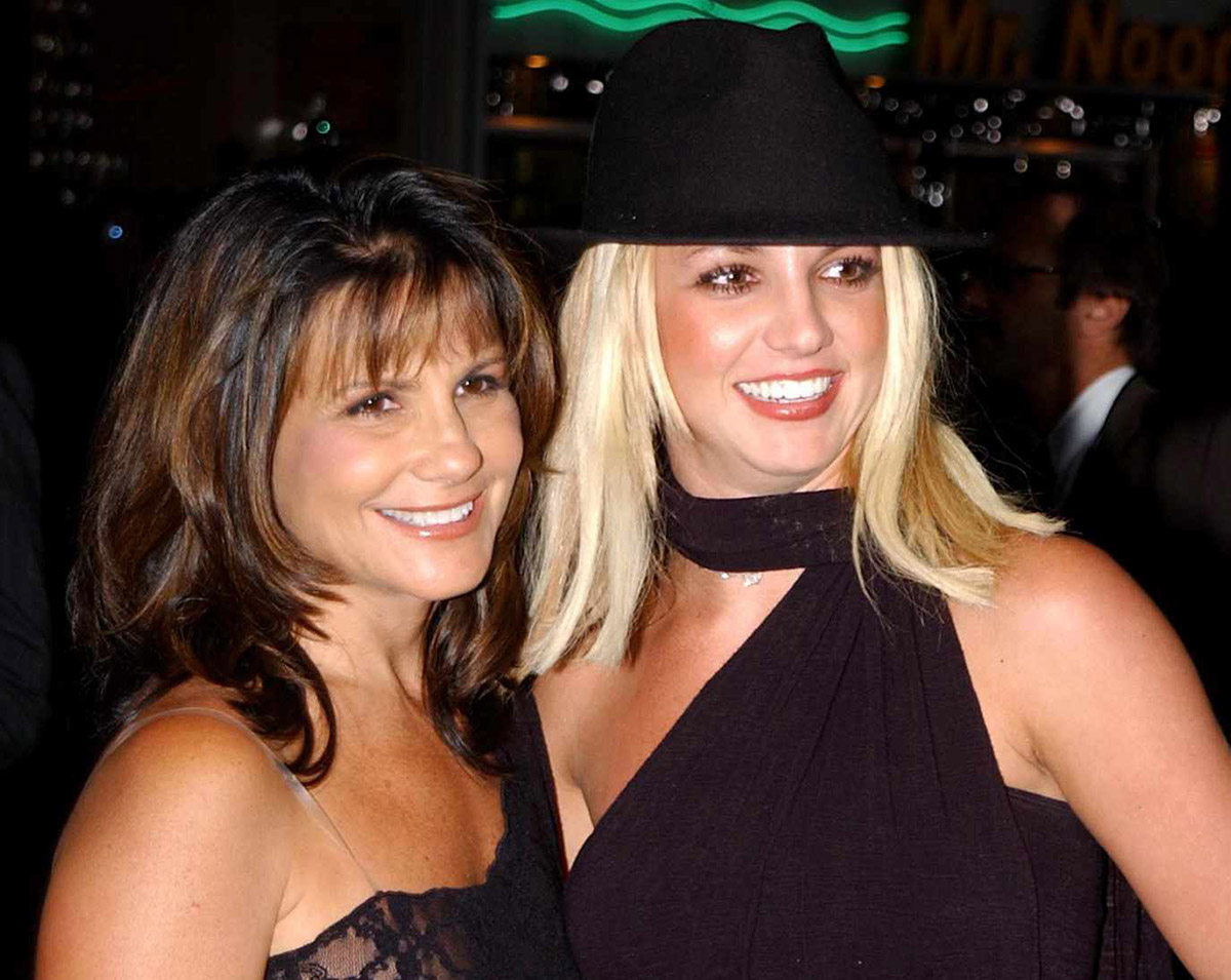 Britney Spears Shares Throwback Pic With Jamie Lynn, Crops Out Mom Lynne