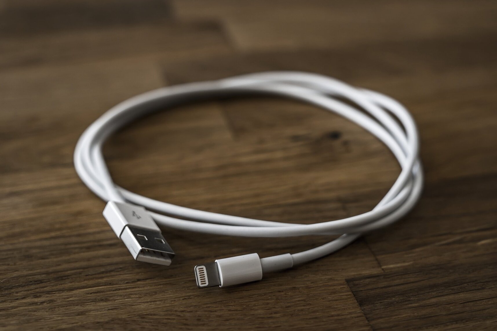 Connecting Devices: Best Cord For IPhone 10 To MacBook Air Retina