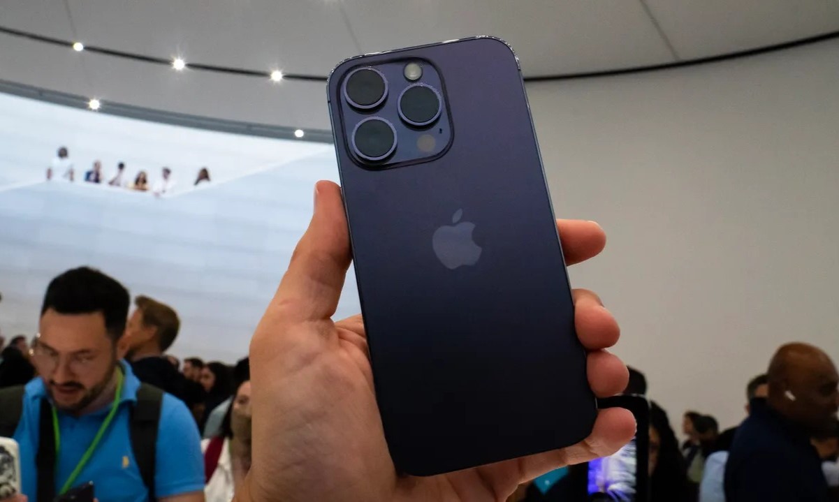 In-Store Debut: Availability Of IPhone 14 Pro In Retail Stores