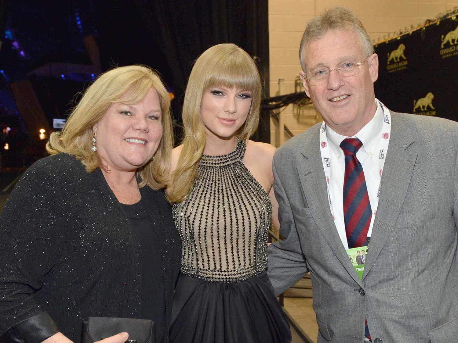 New Incident Involving Taylor Swift’s Dad And Paparazzi Unfolds In Australia