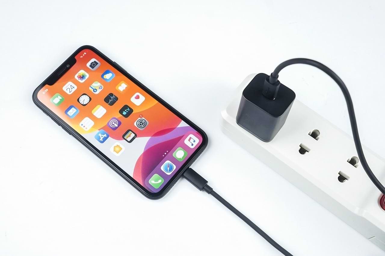 Port Identification: Recognizing The Charging Port On IPhone 14