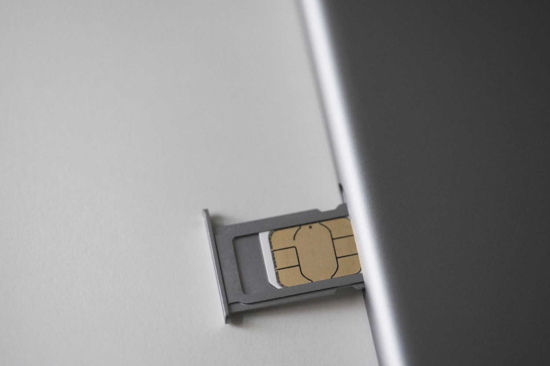 sim-card-replacement-changing-sim-card-on-iphone-10