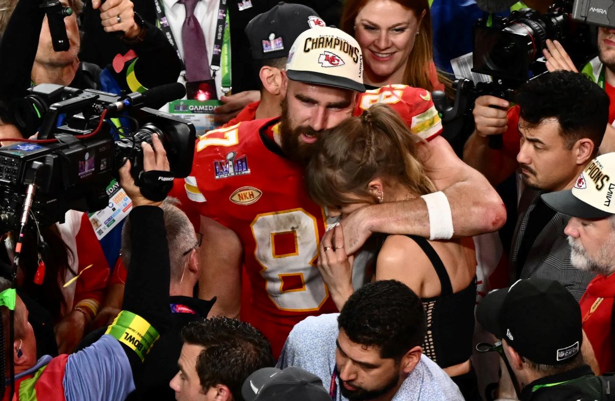 Taylor Swift And Travis Kelce’s Romantic Duet At Super Bowl After-Party