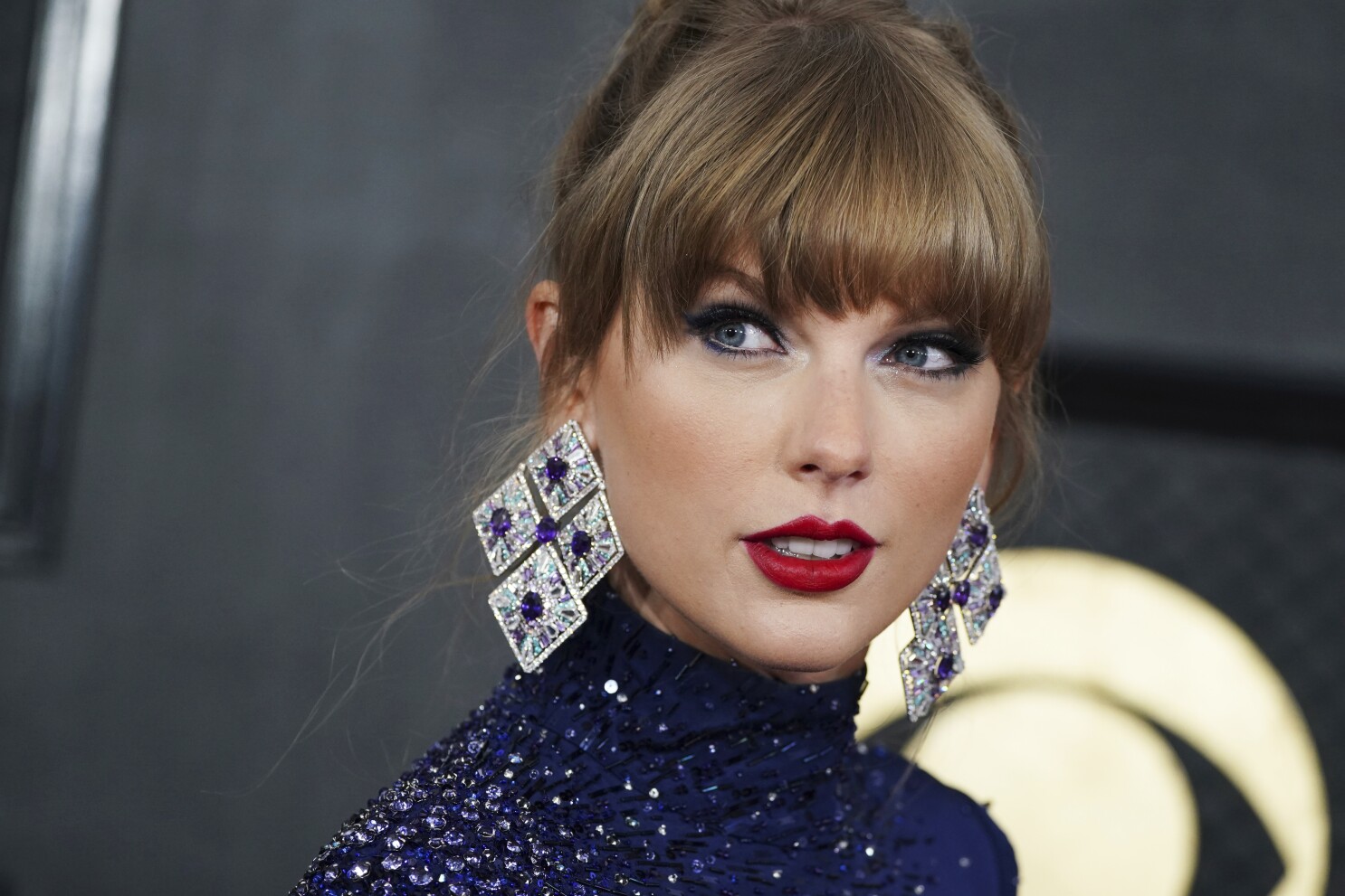 Taylor Swift Surprises Kansas City Chiefs With Homemade Pop-Tarts