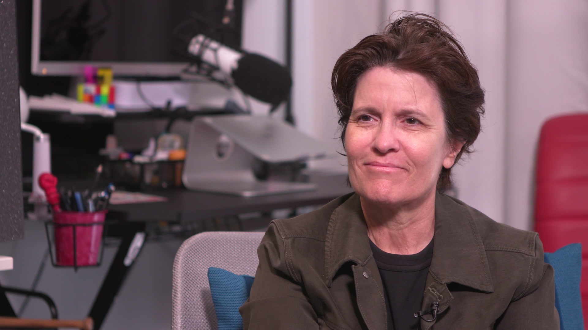 the-urgent-need-for-government-regulation-of-artificial-intelligence-according-to-tech-expert-kara-swisher