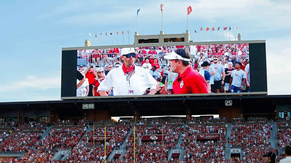 Toby Keith Honored At Oklahoma Sooners Men’s Basketball Game After Passing