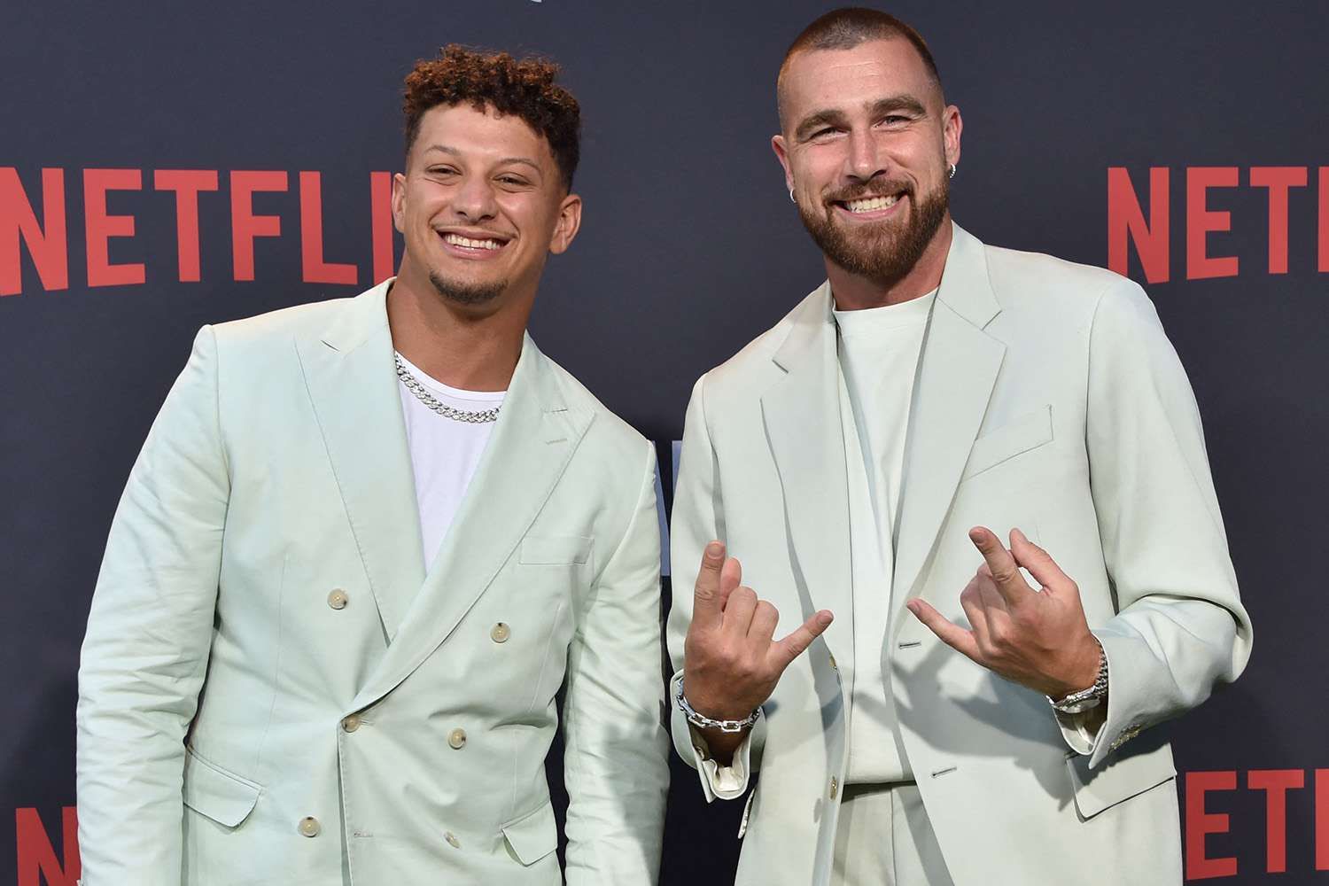 Travis Kelce And Patrick Mahomes Sing ‘We Are The Champions’ In Vegas Nightclub