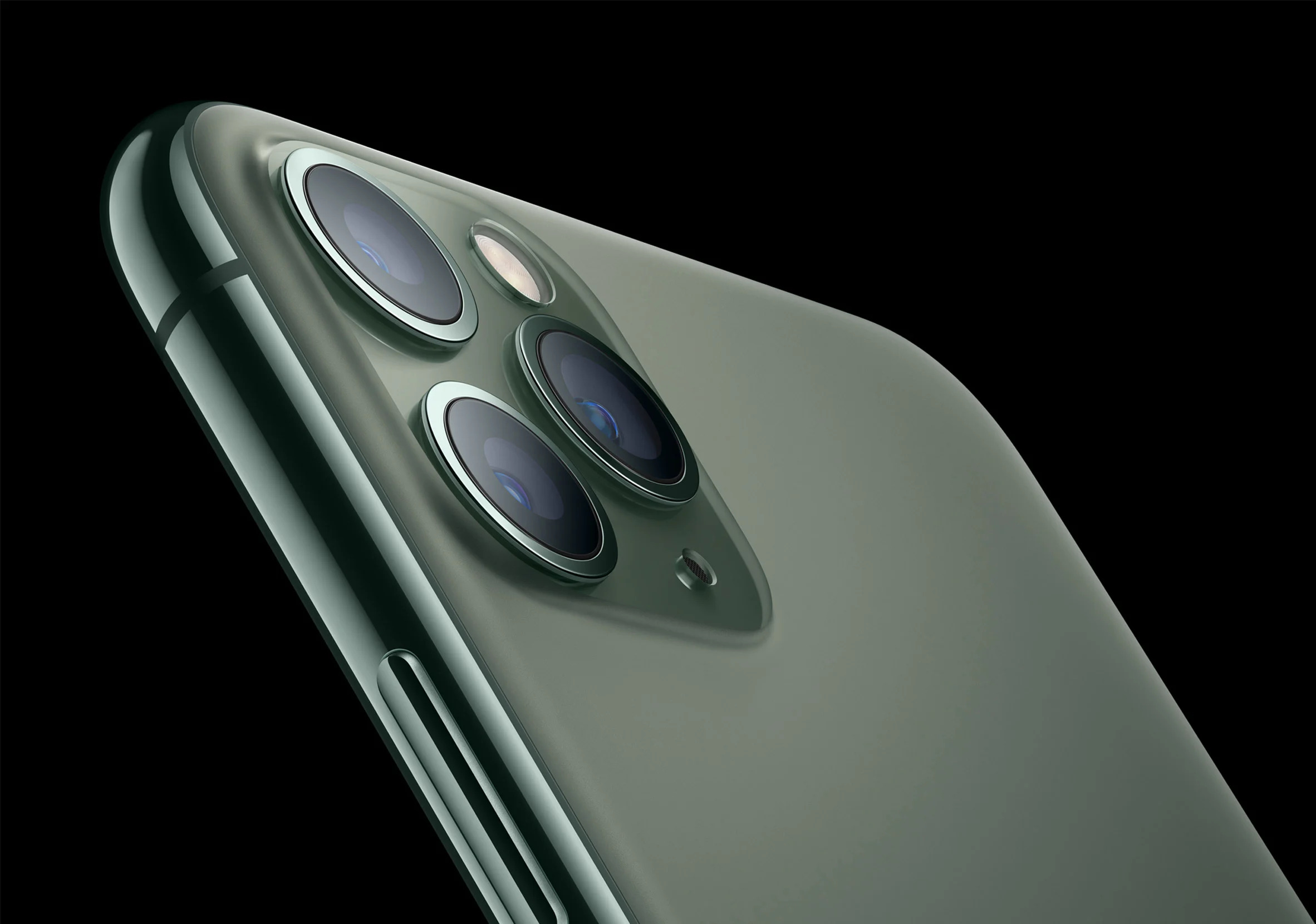 triple-vision-unraveling-the-logic-behind-iphone-11s-3-cameras