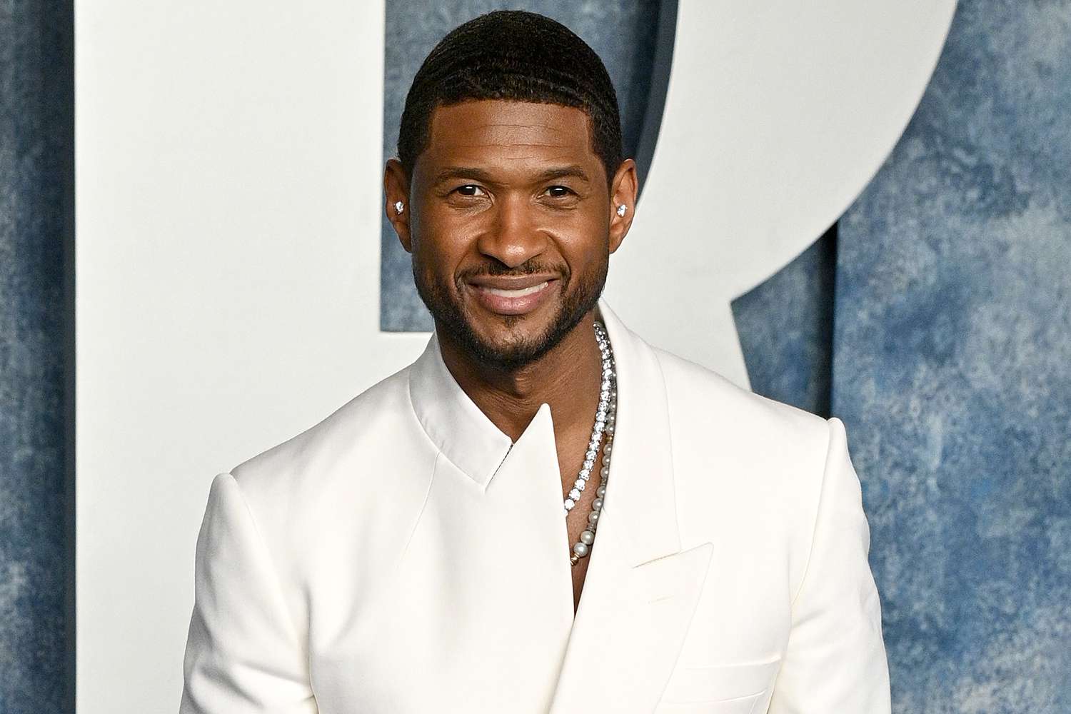 Usher Apologizes For Smacking Nicki Minaj’s Butt And Refutes Alicia Keys Disrespect