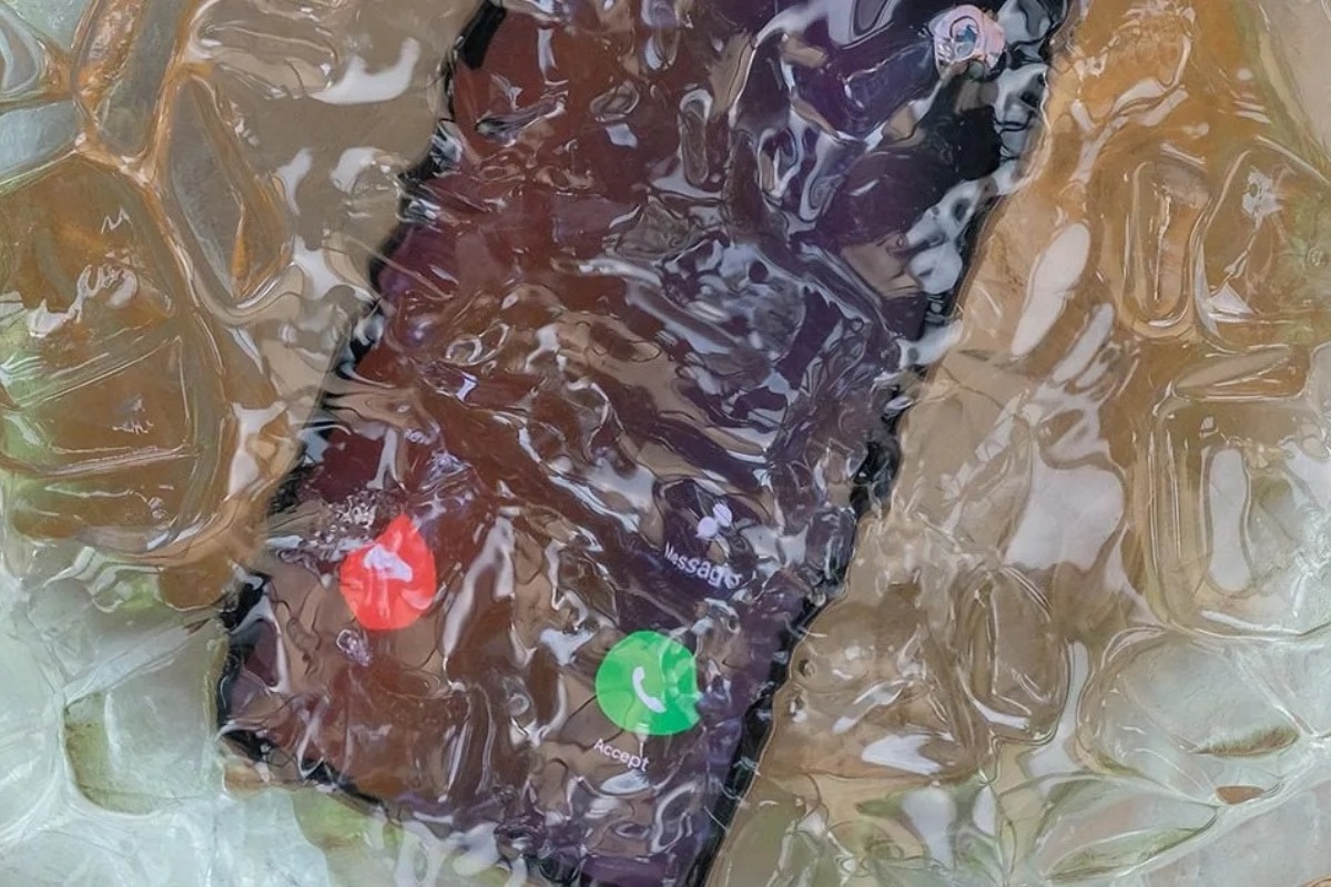 water-accident-response-steps-to-take-if-iphone-14-falls-in-water