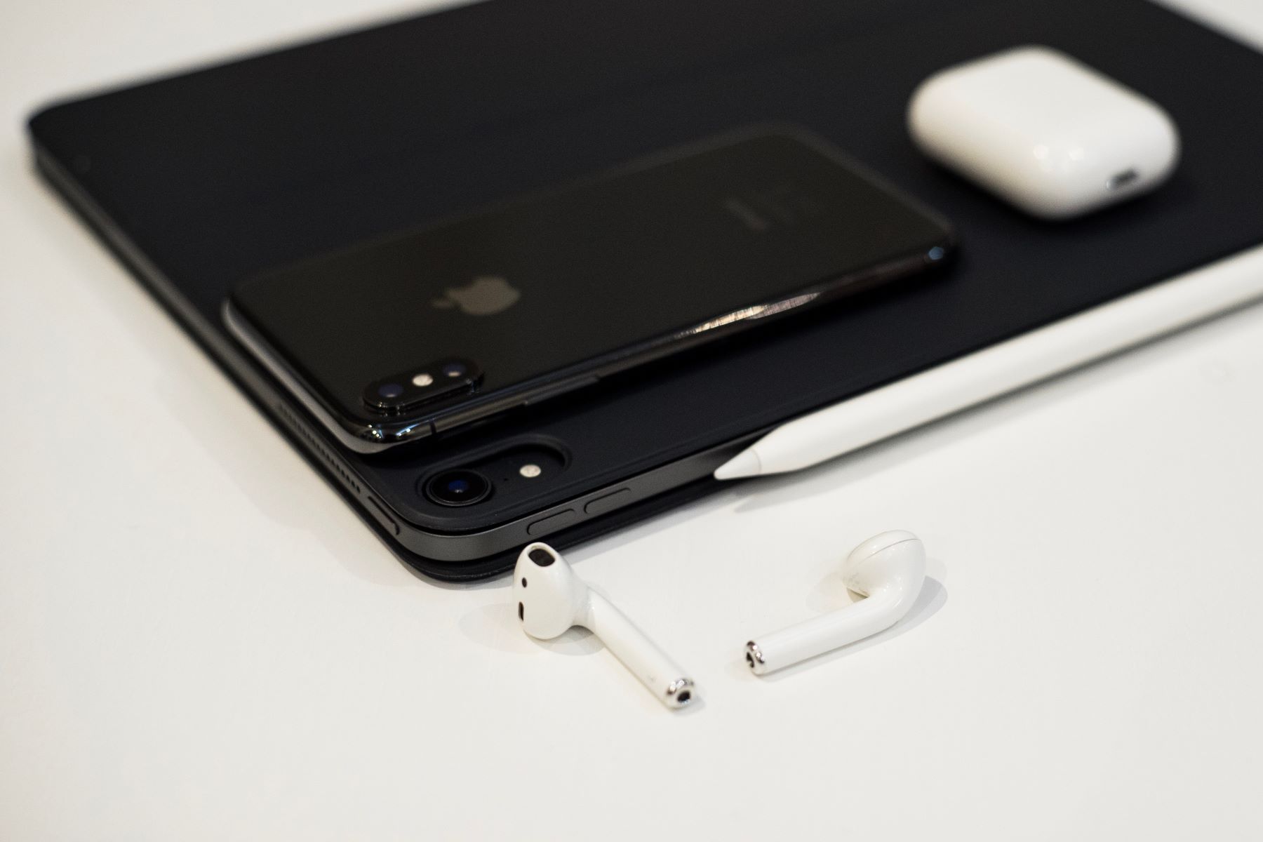 Wireless Earbuds Setup: Configuring For IPhone 10