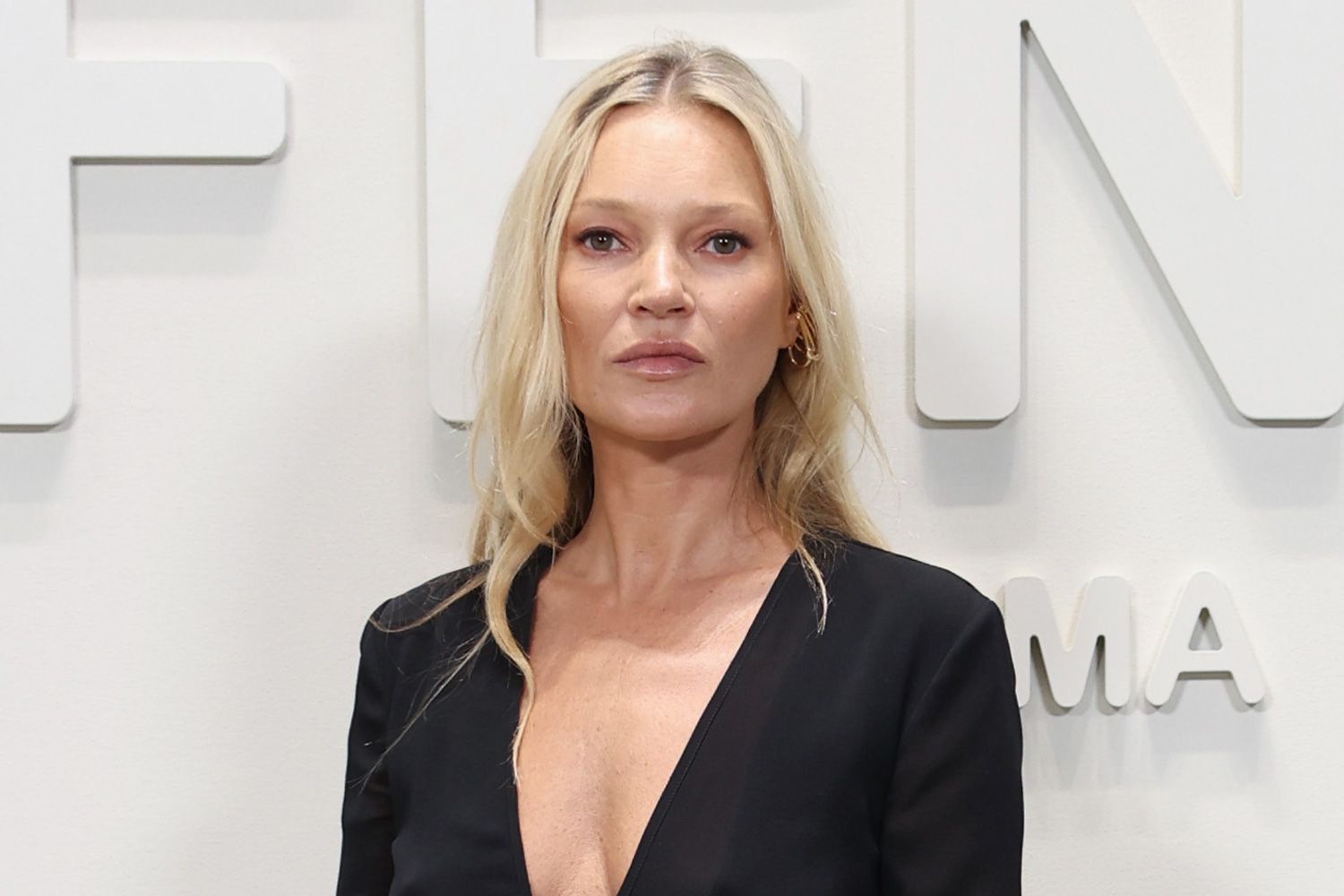 Mind-Blowing Resemblance: Kate Moss Look-Alike Takes Over Paris Fashion Week