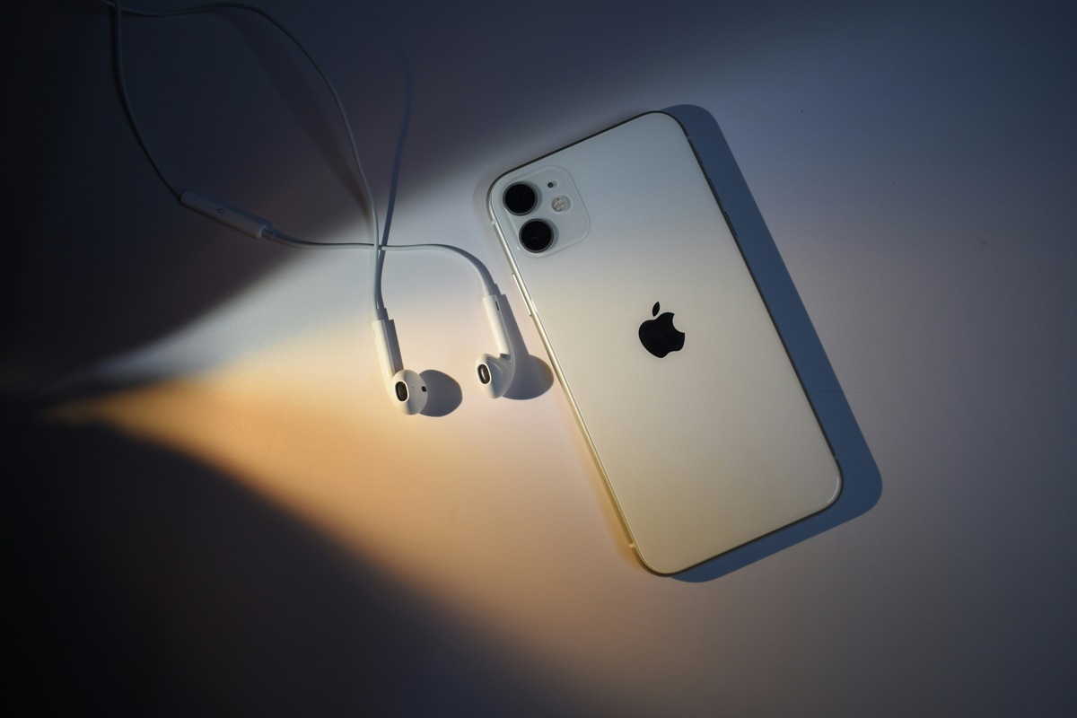 Wired Audio: Using Headphones With IPhone 12